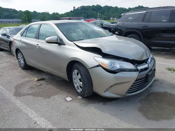 4T1BF1FK4HU711822 2017 TOYOTA CAMRY - Image 1