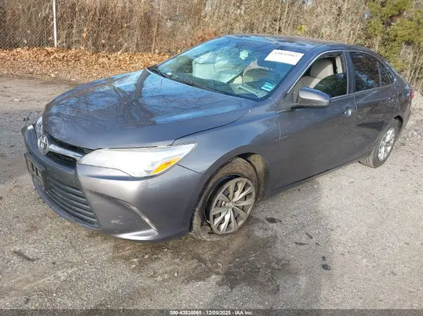 4T1BF1FK4HU711982 2017 TOYOTA CAMRY - Image 2