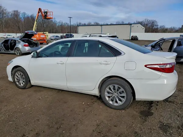 4T1BF1FK4HU712582 2017 TOYOTA CAMRY - Image 2