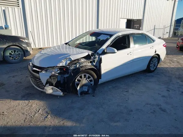 4T1BF1FK4HU716051 2017 TOYOTA CAMRY - Image 2