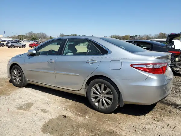 4T1BF1FK4HU717913 2017 TOYOTA CAMRY - Image 2