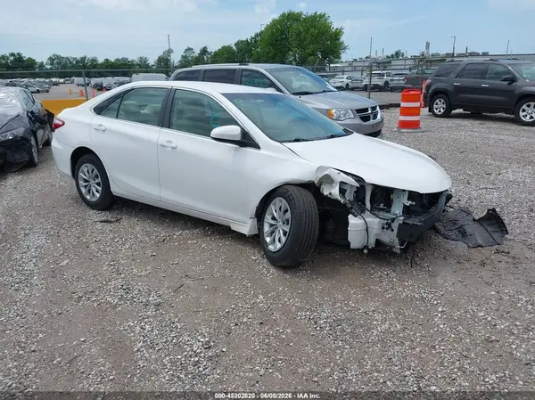 4T1BF1FK4HU718222 2017 TOYOTA CAMRY - Image 1