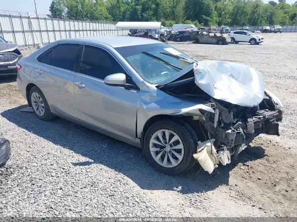 4T1BF1FK4HU724313 2017 TOYOTA CAMRY - Image 1