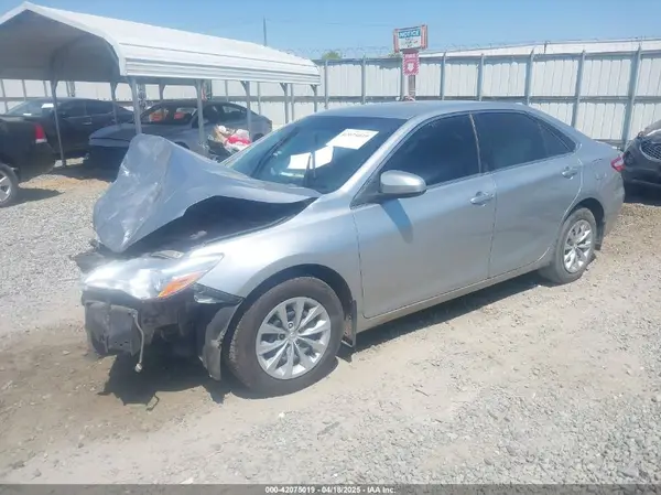 4T1BF1FK4HU724313 2017 TOYOTA CAMRY - Image 2