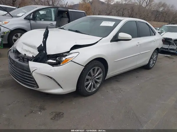 4T1BF1FK4HU728040 2017 TOYOTA CAMRY - Image 2