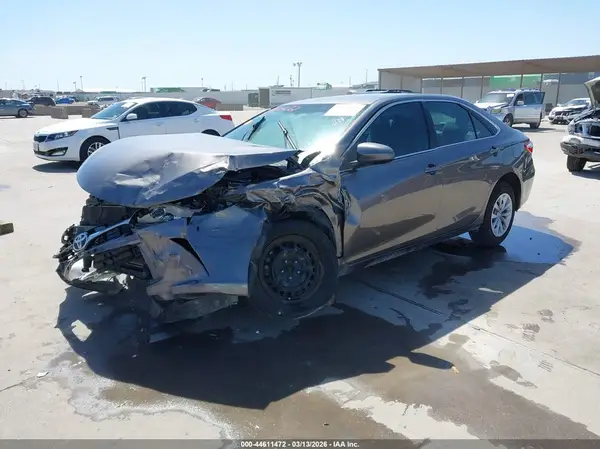 4T1BF1FK4HU732833 2017 TOYOTA CAMRY - Image 2