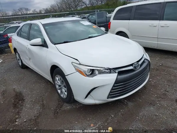 4T1BF1FK4HU737479 2017 TOYOTA CAMRY - Image 1
