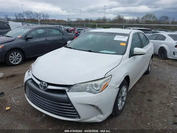 4T1BF1FK4HU737479 2017 TOYOTA CAMRY - Image 2