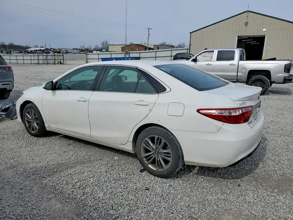 4T1BF1FK4HU738440 2017 TOYOTA CAMRY - Image 2