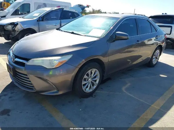 4T1BF1FK4HU741175 2017 TOYOTA CAMRY - Image 2