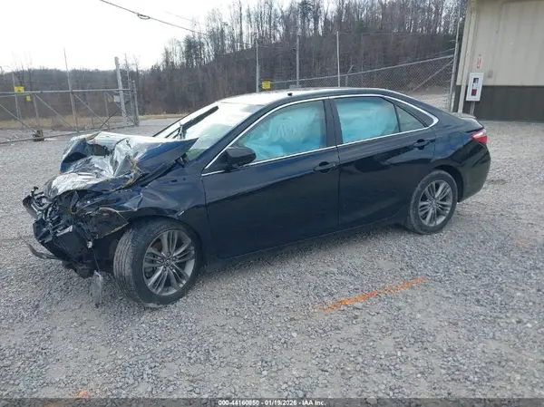 4T1BF1FK4HU742388 2017 TOYOTA CAMRY - Image 2