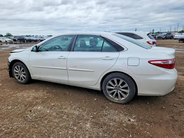 4T1BF1FK4HU742505 2017 TOYOTA CAMRY - Image 2