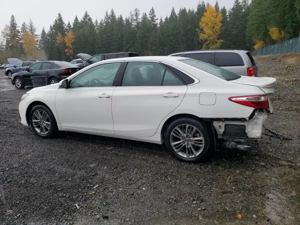 4T1BF1FK4HU745744 2017 TOYOTA CAMRY - Image 2
