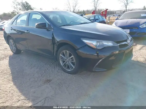 4T1BF1FK4HU748305 2017 TOYOTA CAMRY - Image 1