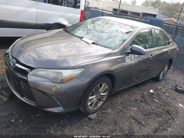 4T1BF1FK4HU749079 2017 TOYOTA CAMRY - Image 2