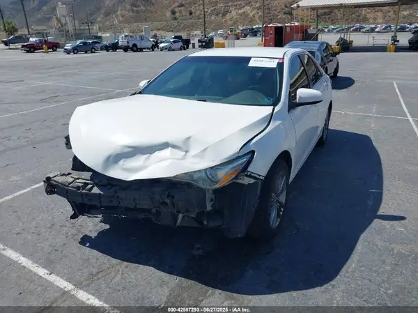 4T1BF1FK4HU749261 2017 TOYOTA CAMRY - Image 2