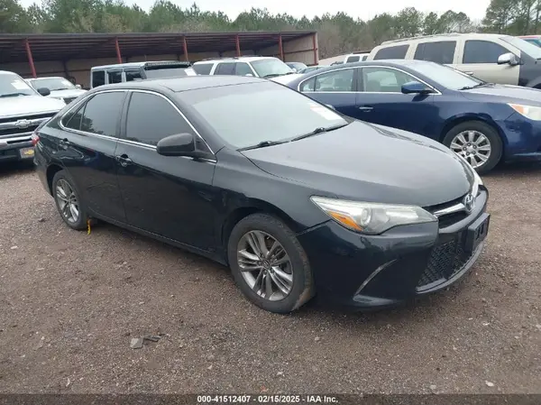 4T1BF1FK4HU750684 2017 TOYOTA CAMRY - Image 1