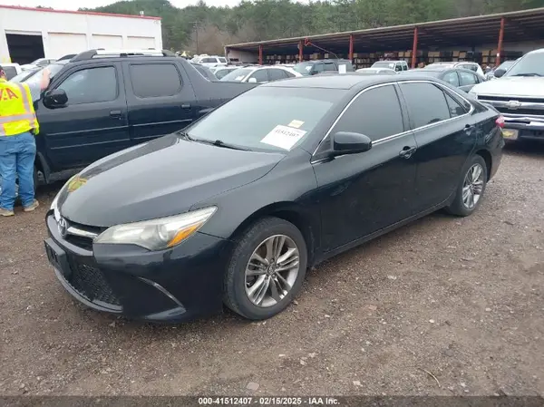 4T1BF1FK4HU750684 2017 TOYOTA CAMRY - Image 2