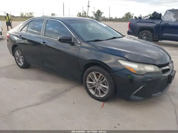 4T1BF1FK4HU758011 2017 TOYOTA CAMRY - Image 1