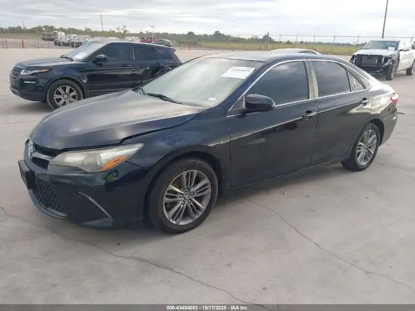 4T1BF1FK4HU758011 2017 TOYOTA CAMRY - Image 2
