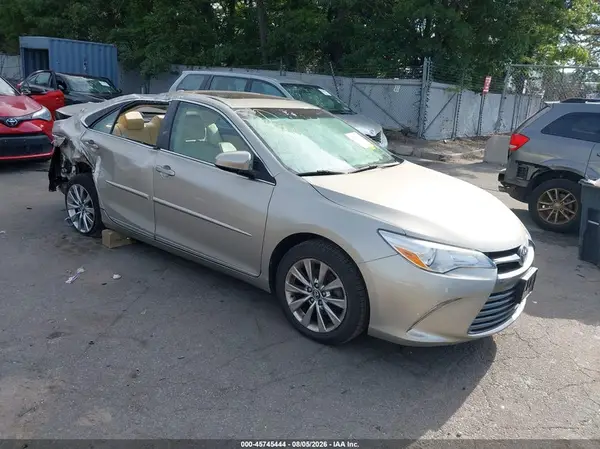 4T1BF1FK4HU772958 2017 TOYOTA CAMRY - Image 1