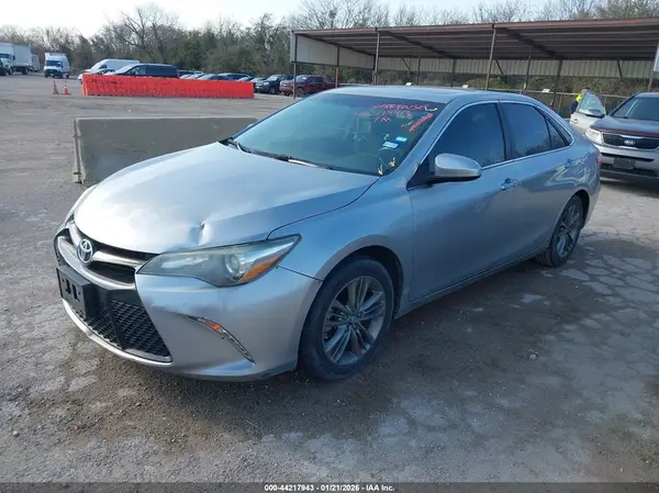 4T1BF1FK4HU773916 2017 TOYOTA CAMRY - Image 2