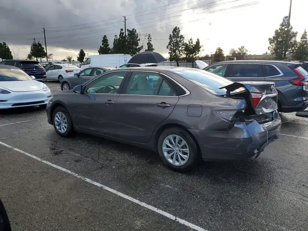 4T1BF1FK4HU775794 2017 TOYOTA CAMRY - Image 2