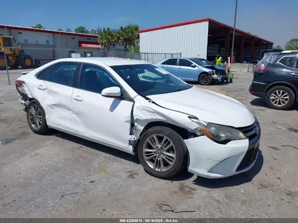 4T1BF1FK4HU775942 2017 TOYOTA CAMRY - Image 1