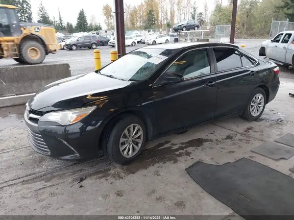 4T1BF1FK4HU776475 2017 TOYOTA CAMRY - Image 2