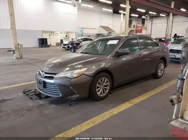 4T1BF1FK4HU781157 2017 TOYOTA CAMRY - Image 2