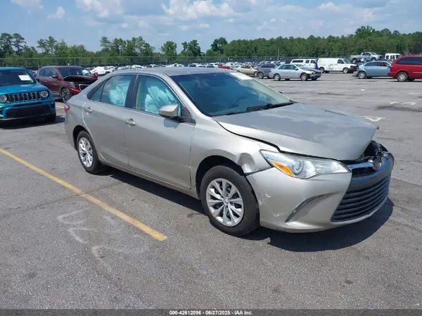 4T1BF1FK4HU785323 2017 TOYOTA CAMRY - Image 1