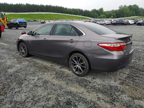 4T1BF1FK4HU786097 2017 TOYOTA CAMRY - Image 2