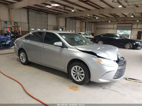 4T1BF1FK4HU787394 2017 TOYOTA CAMRY - Image 1