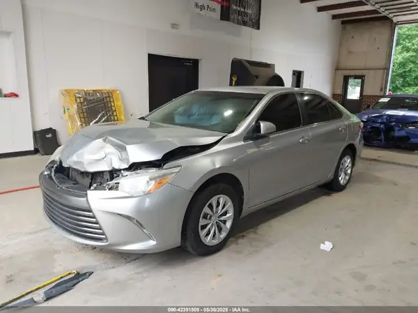4T1BF1FK4HU787394 2017 TOYOTA CAMRY - Image 2