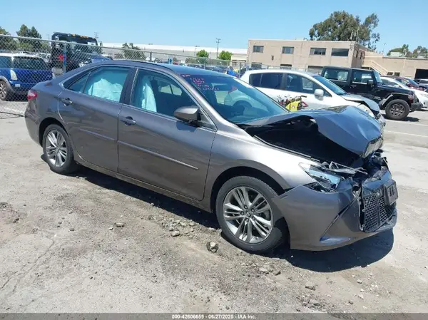 4T1BF1FK4HU791364 2017 TOYOTA CAMRY - Image 1