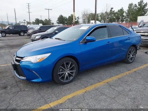 4T1BF1FK4HU796595 2017 TOYOTA CAMRY - Image 2