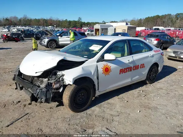4T1BF1FK4HU797794 2017 TOYOTA CAMRY - Image 2
