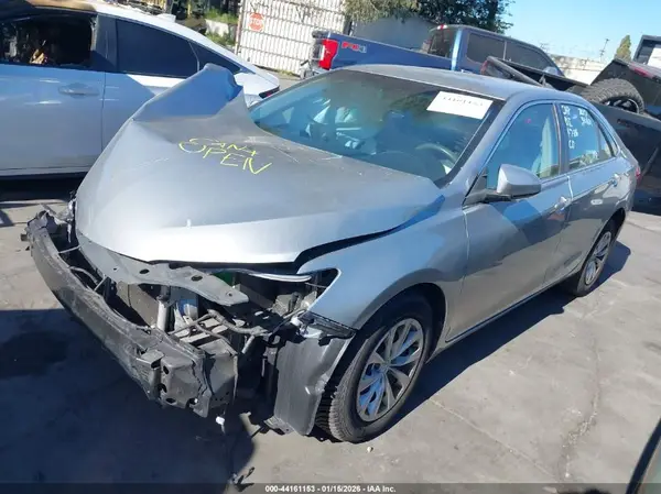 4T1BF1FK4HU800483 2017 TOYOTA CAMRY - Image 2