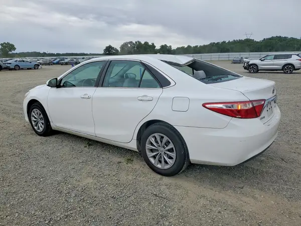 4T1BF1FK4HU801083 2017 TOYOTA CAMRY - Image 2