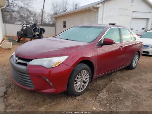 4T1BF1FK4HU801181 2017 TOYOTA CAMRY - Image 2