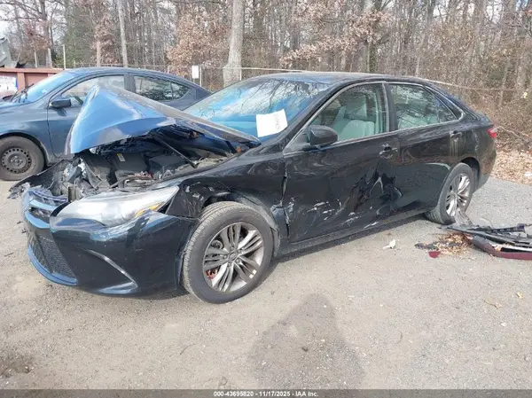 4T1BF1FK4HU802749 2017 TOYOTA CAMRY - Image 2