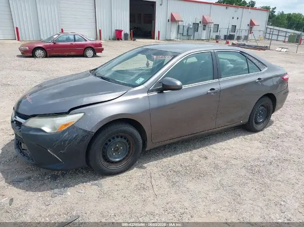 4T1BF1FK4HU806879 2017 TOYOTA CAMRY - Image 2
