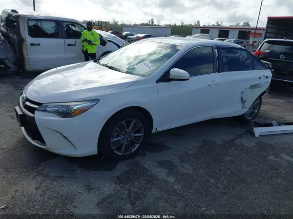 4T1BF1FK4HU810107 2017 TOYOTA CAMRY - Image 2