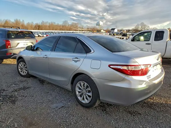 4T1BF1FK4HU811984 2017 TOYOTA CAMRY - Image 2