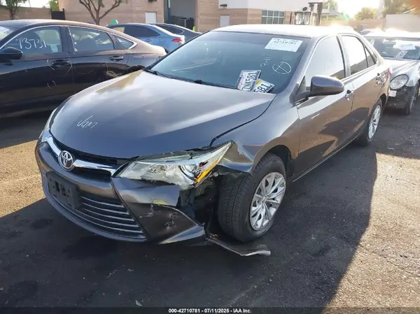 4T1BF1FK4HU812407 2017 TOYOTA CAMRY - Image 2