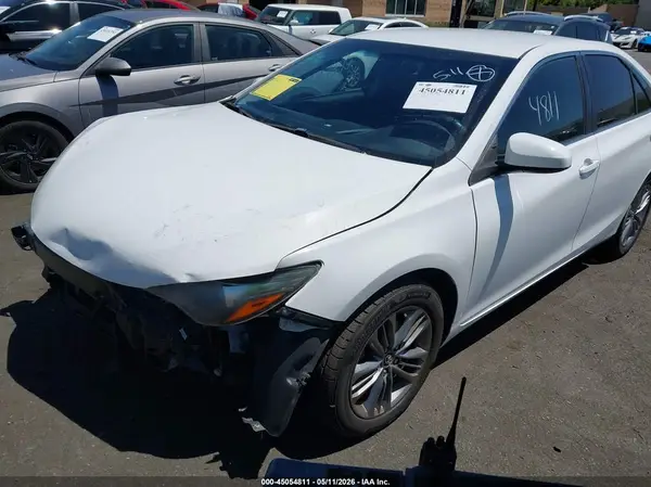 4T1BF1FK4HU812732 2017 TOYOTA CAMRY - Image 2