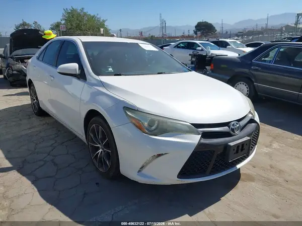 4T1BF1FK5GU117495 2016 TOYOTA CAMRY - Image 1
