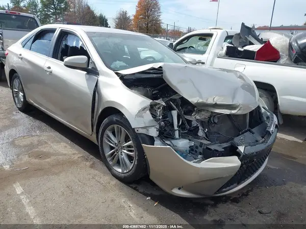 4T1BF1FK5GU119926 2016 TOYOTA CAMRY - Image 1