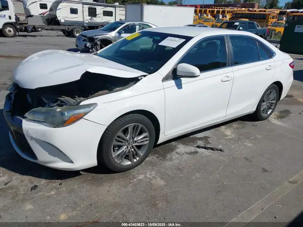 4T1BF1FK5GU123961 2016 TOYOTA CAMRY - Image 2