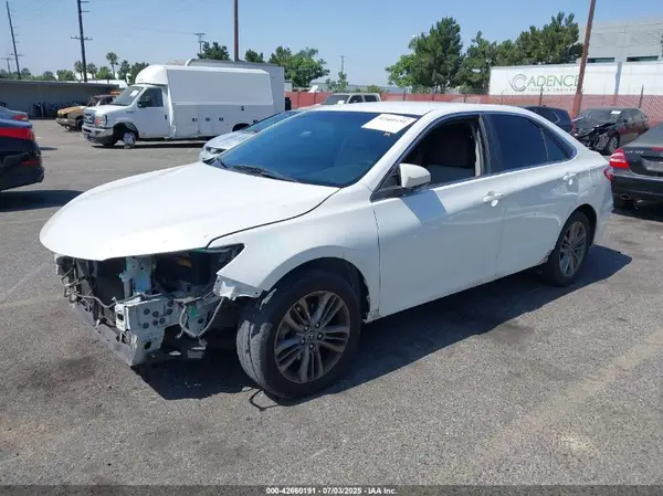 4T1BF1FK5GU125743 2016 TOYOTA CAMRY - Image 2